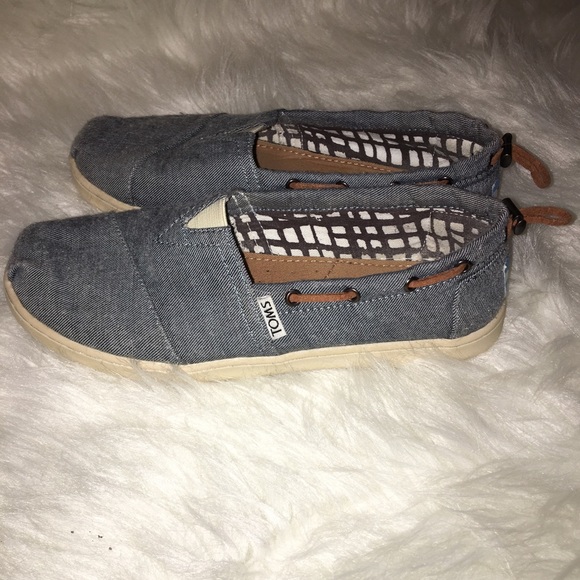 Toms Shoes - Toms chambray denim slip on shoes size 6